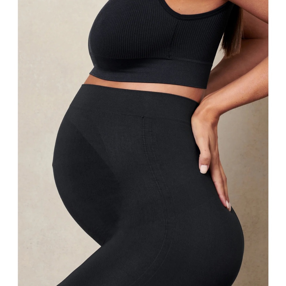 Lot of two xs/25 maternity pants
